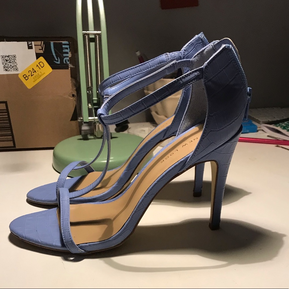 Simple Strappy Heels. Perfect for Prom/Graduation - Picture 3 of 3